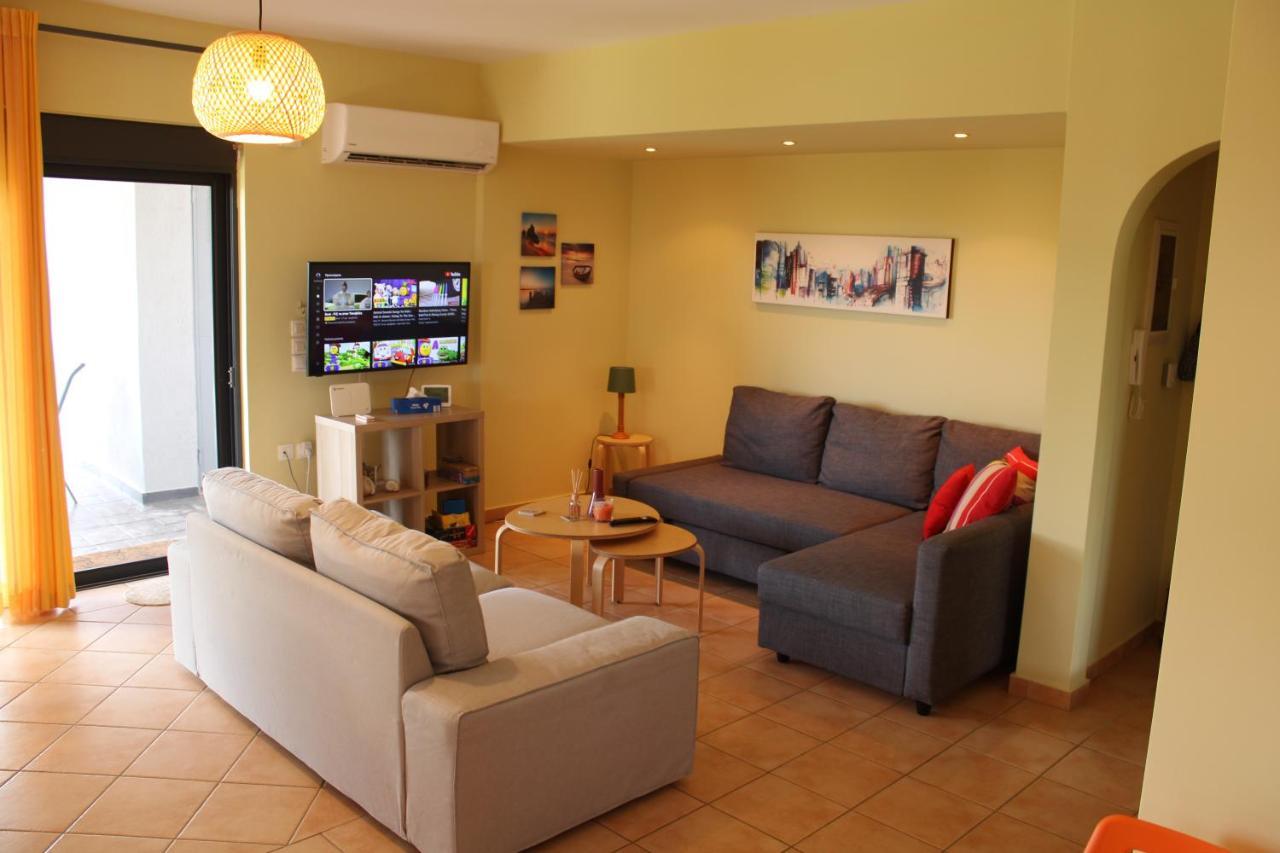 T&A Apartment,Near The Sea. Marathón 外观 照片